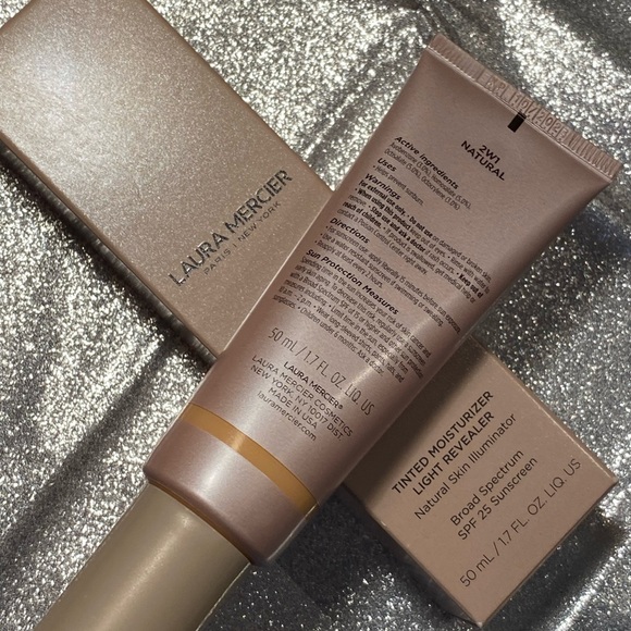Laura Mercier Light Revealer Natural Skin Illuminator Tinted Moisturizer… - Picture 3 of 9